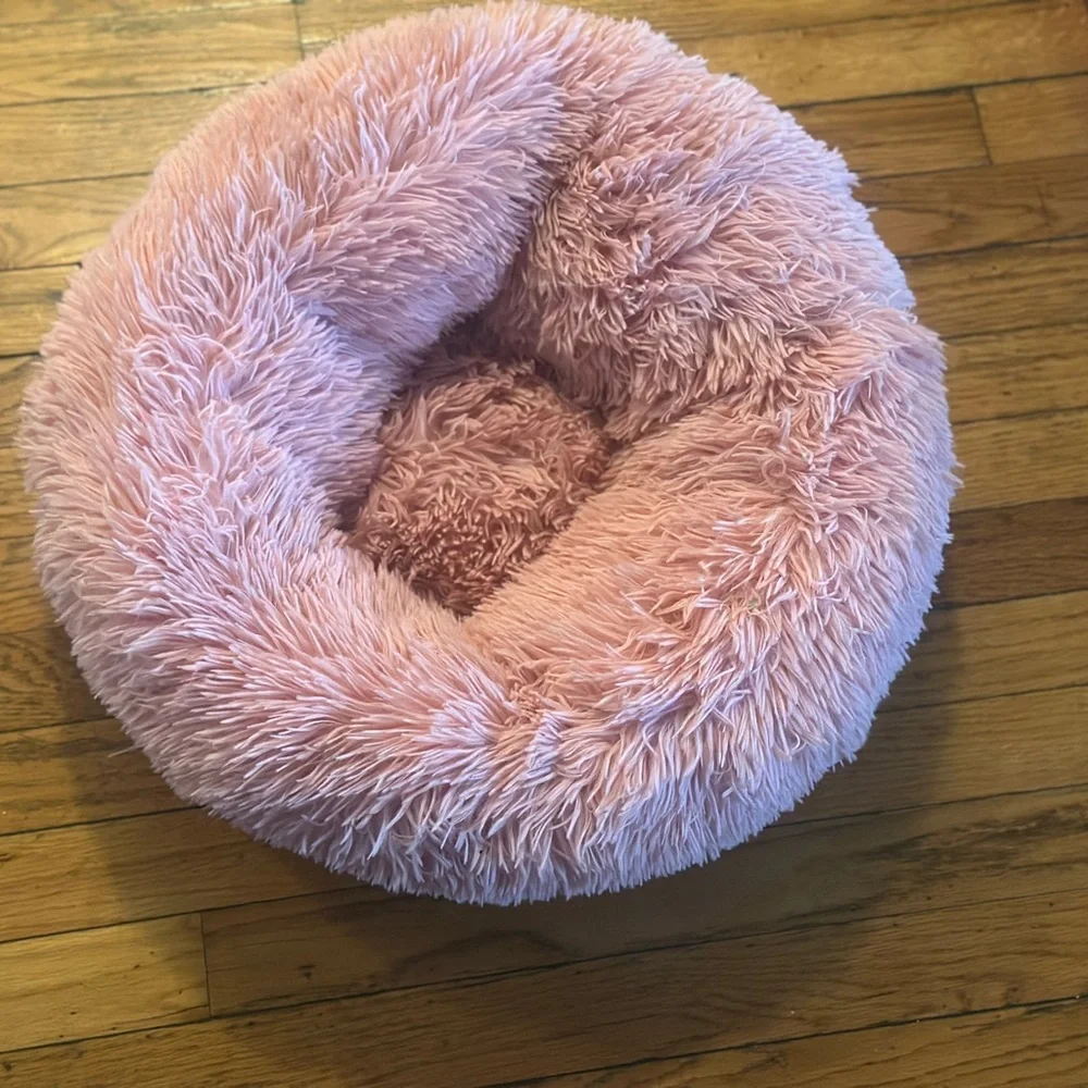 Pink Plush Cat Bed with Cozy Faux Fur